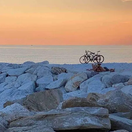 Il Faro Beach House Marina Di Pisa Esterno foto